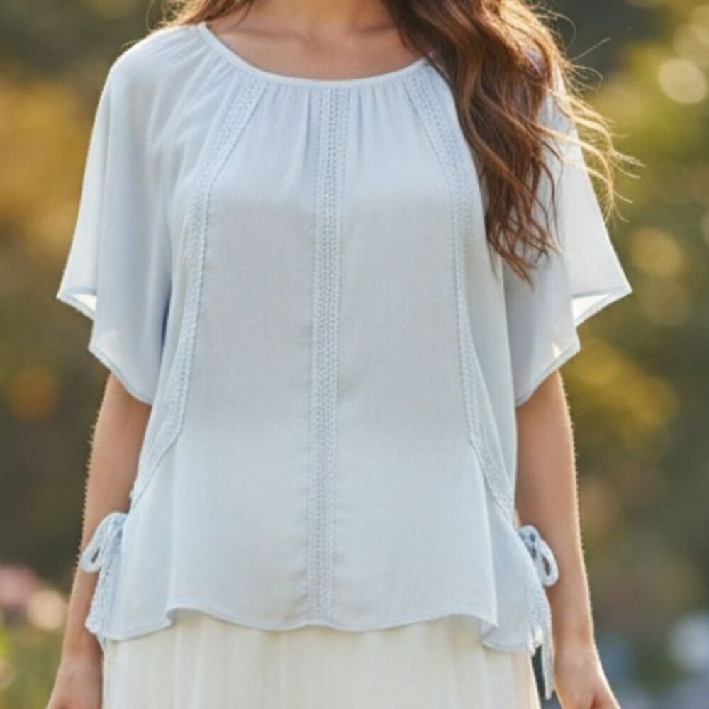 NWT Doe & Rae Sky Blue Women's Blouse with Crochet Lace & Tie Details sz MED